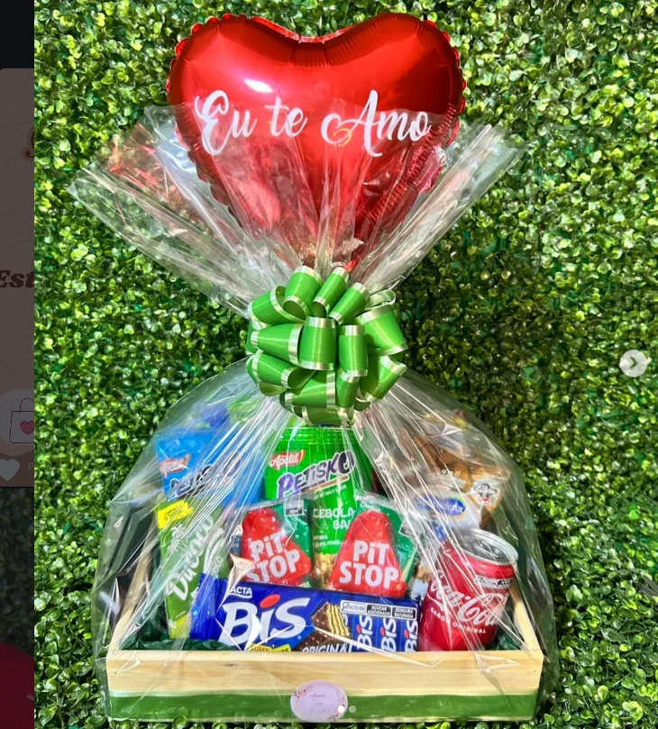 Cesta personalizada com balão coração