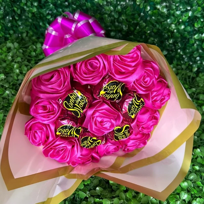 Buquê rosa com chocolates
